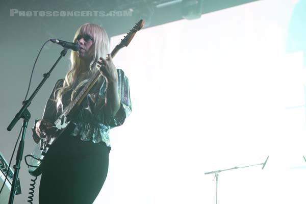 CHROMATICS - 2019-11-01 - PARIS - Grande Halle de La Villette - 